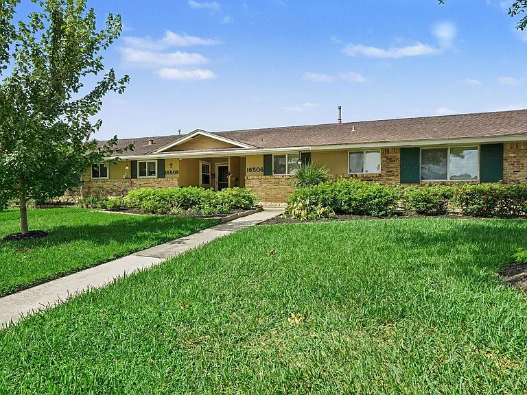 16506 Diana Ln — Photo 2