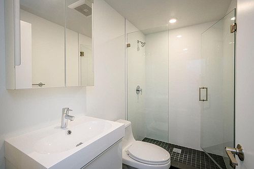 5th image of 2635 Sacramento St APT 5