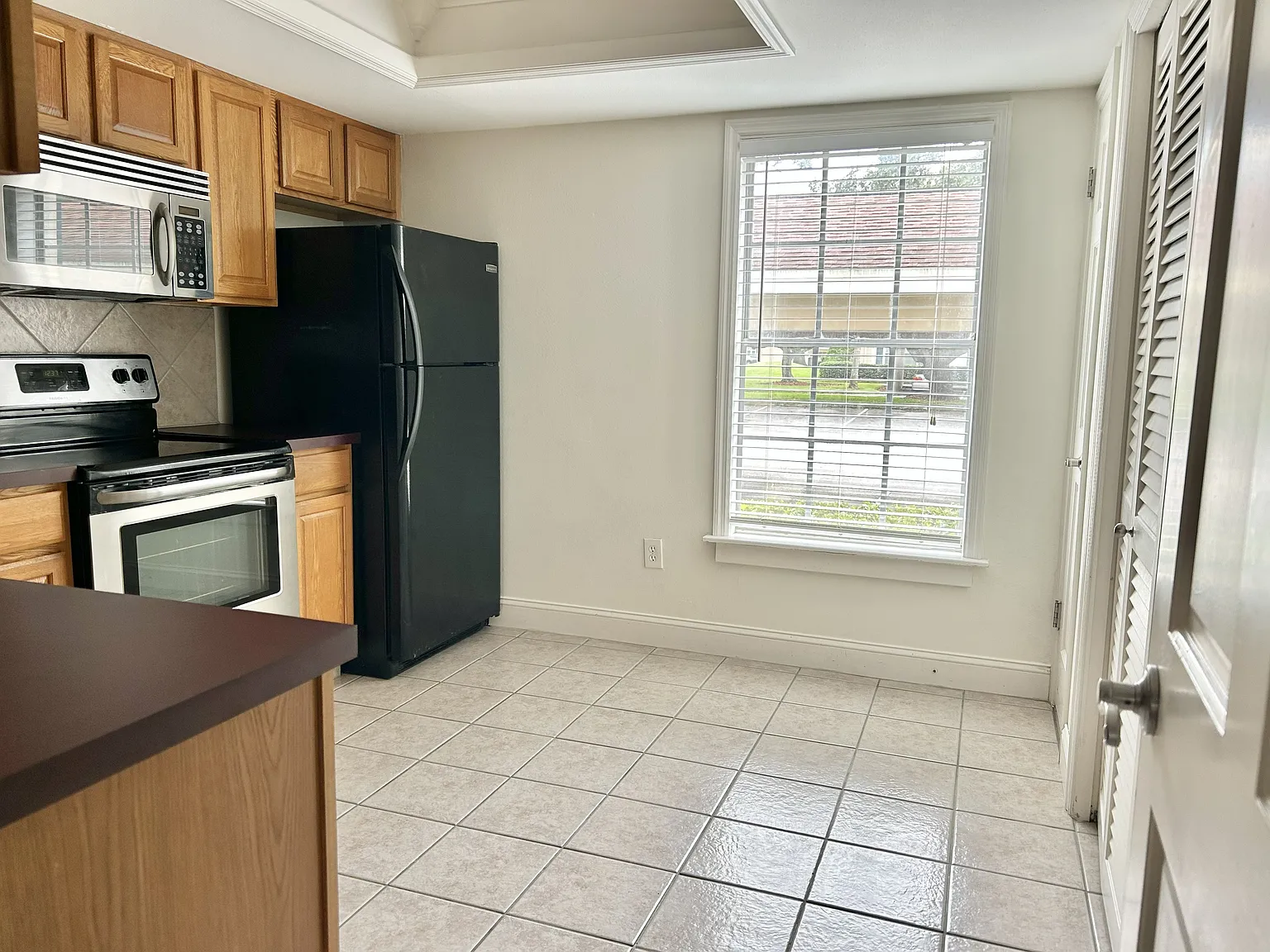 2 bed, 1031 sqft, $1,975 — Photo 4