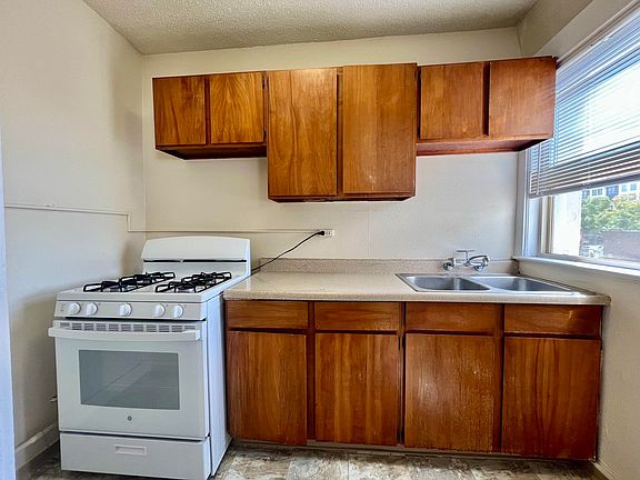 5th image of 321 Broadway E APT 208