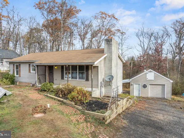 1545 Oak Ln, Upper Black Eddy, PA 18972