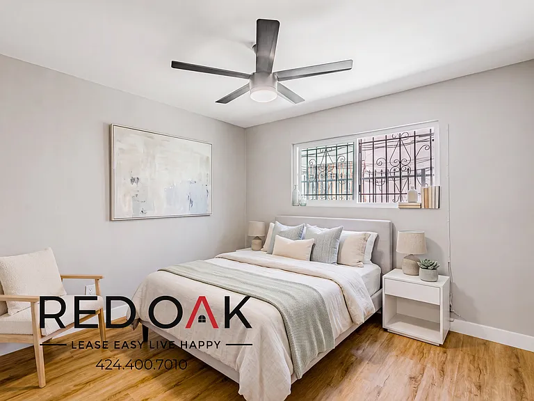 921 W 82nd St #2 — Photo 5