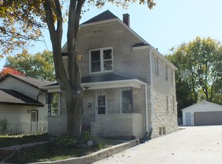 553 Elizabeth St, Waukesha, WI 53186