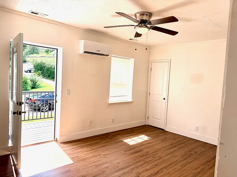 324-330 Cunningham St #326 — Photo 6