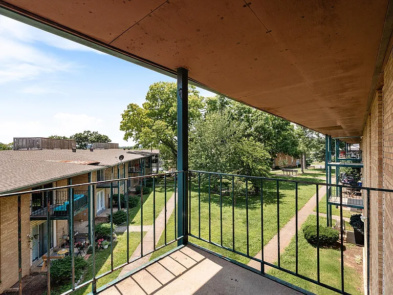 555 N Dupont Ave #C73 — Photo 1