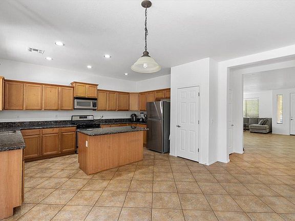 4th image of 11025 W Washington St