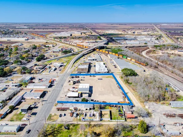 1215 Avenue H, Rosenberg, TX 77471