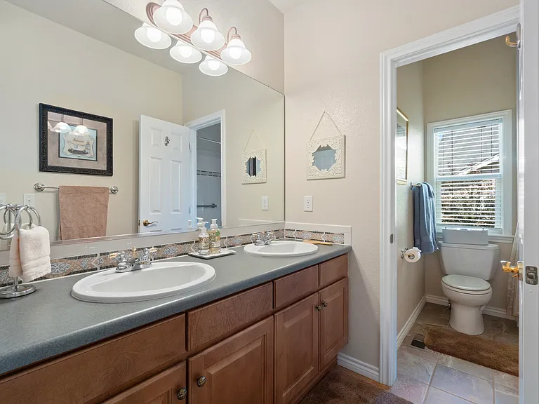 3160 Stevens Cir N — Photo 17
