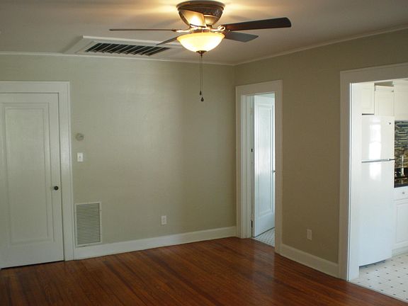 3rd image of 151 1/2 9th Ave N #3
