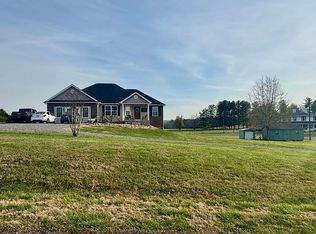 425 Airview Dr, Mount Airy, NC 27030