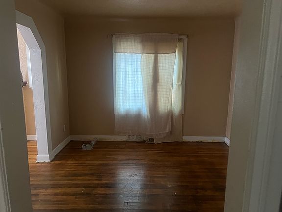 3rd image of 15788 Pinehurst St
