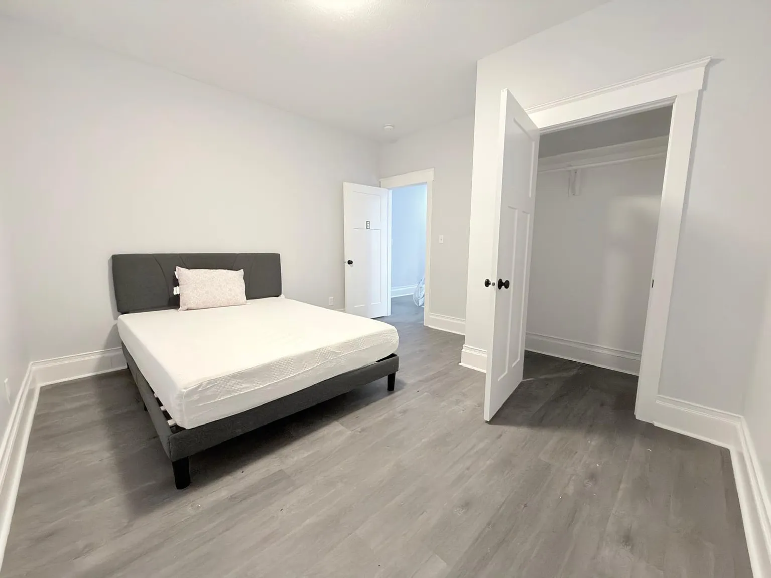4 bed, 4.0 bath, 2570 sqft, $940 — Photo 2