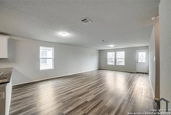 10226 Robbins Blf — Photo 5