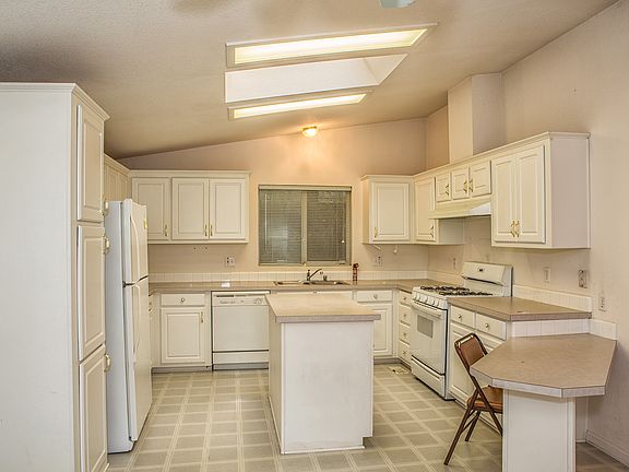 4th image of 34 Stowa Way