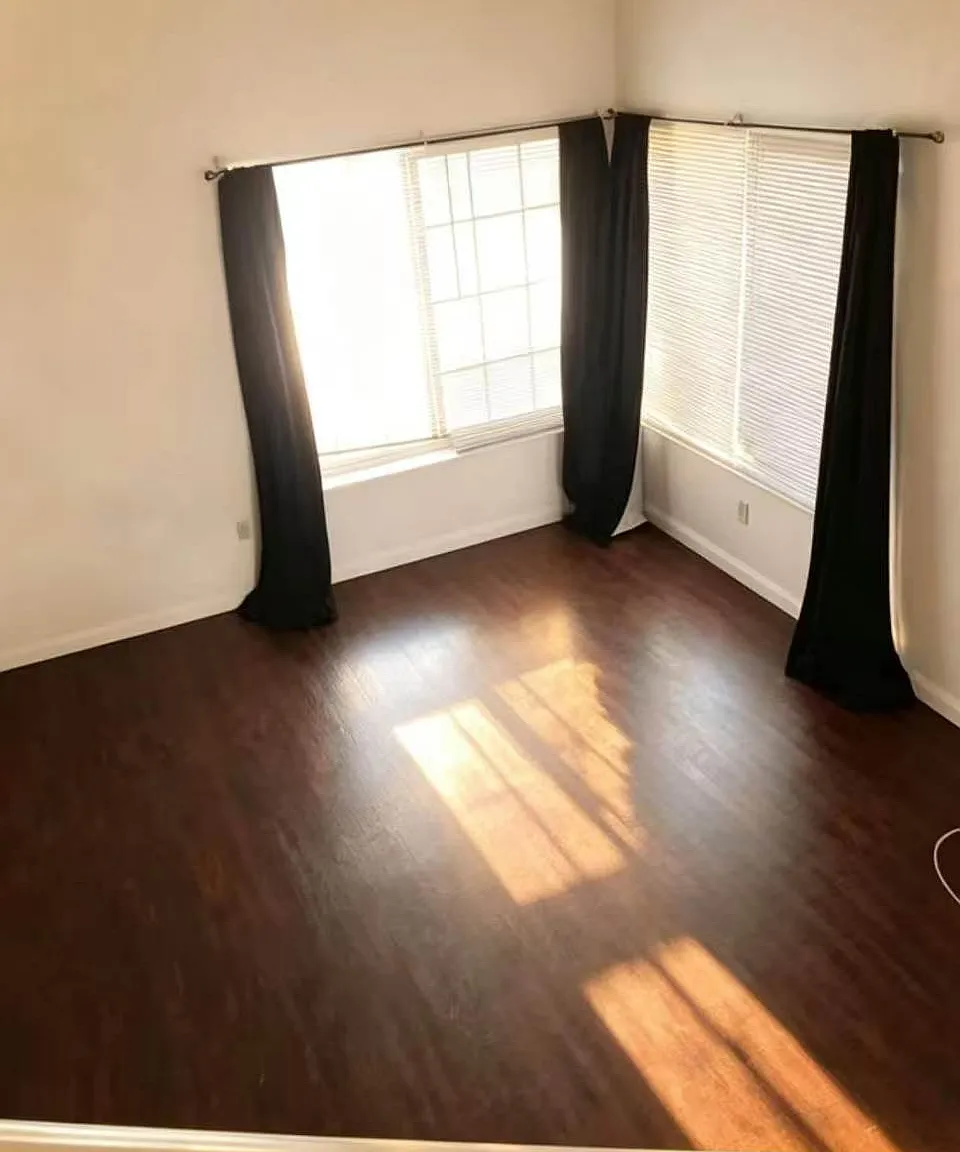3 bed, 2.5 bath, 1517 sqft, $2,100 — Photo 2
