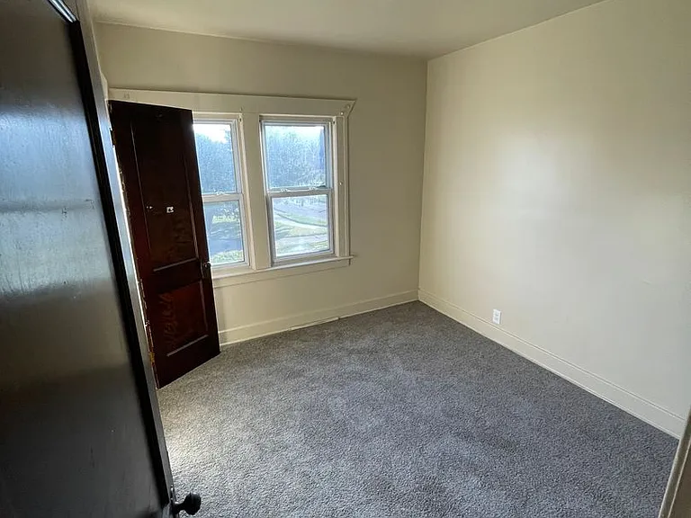 2950-52 Kendall Ave — Photo 7
