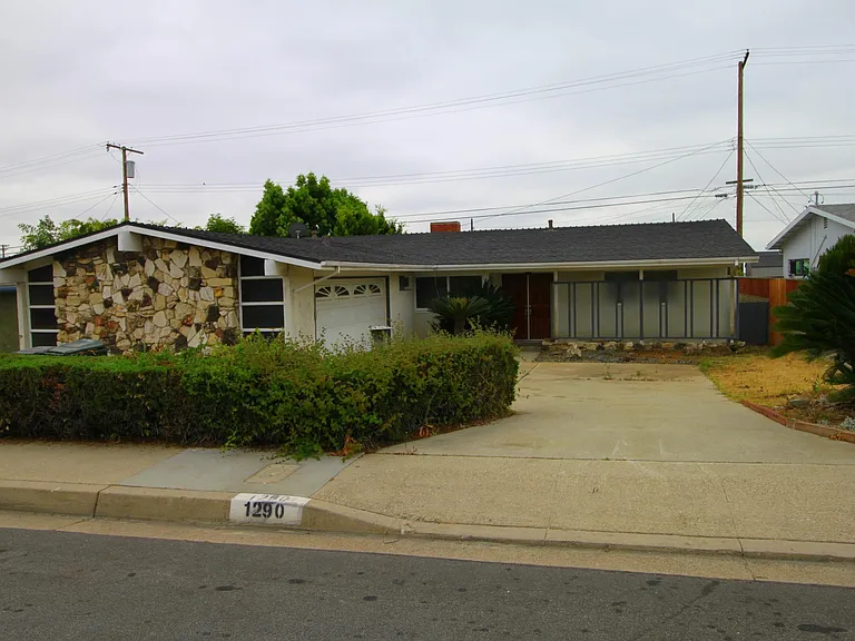 1290 Brightwood St — Photo 1