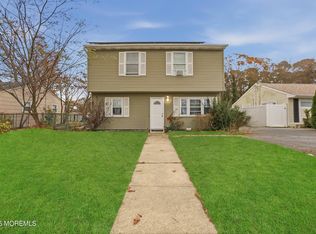 537 Holly Village Lane, Toms River, NJ 08753