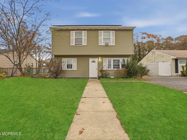 537 Holly Village Lane, Toms River, NJ 08753