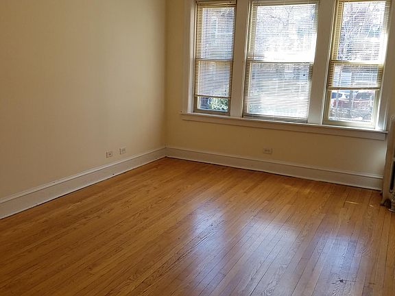 5th image of 4930 N Winthrop Ave APT 1B