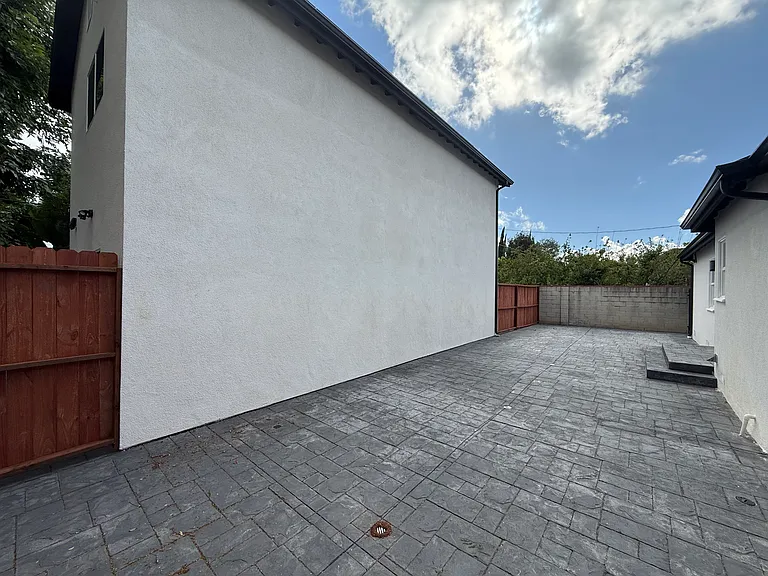 16918 Bassett St — Photo 26