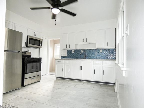 5th image of 3922 Grosvenor Rd