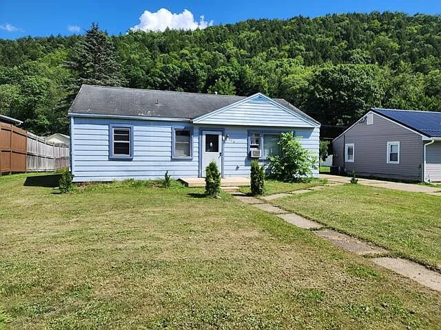 260 Meadow Rd — Photo 1