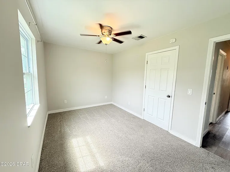 175 N Berthe Ave — Photo 30