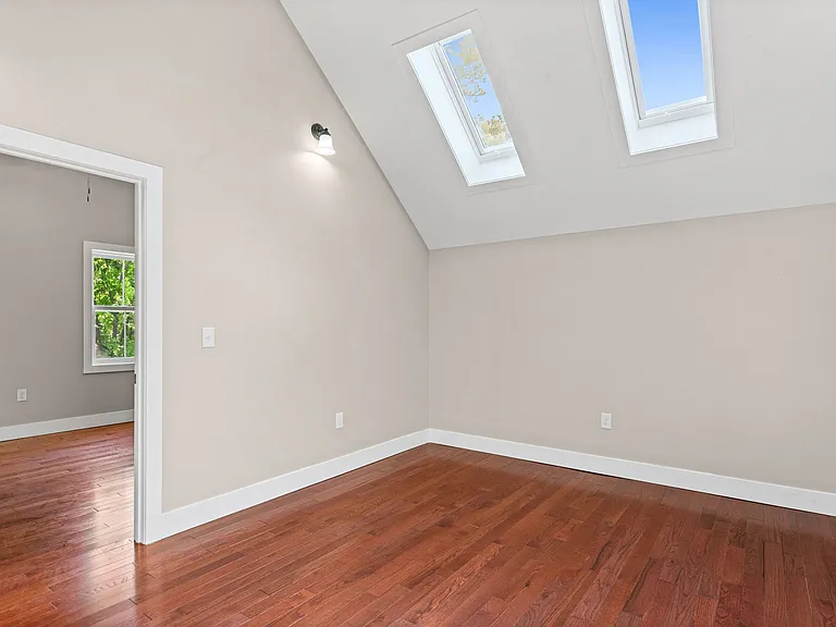521 Warren St #4 — Photo 3