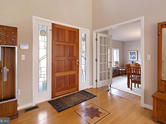 4th image of 8 Foxhill Ln
