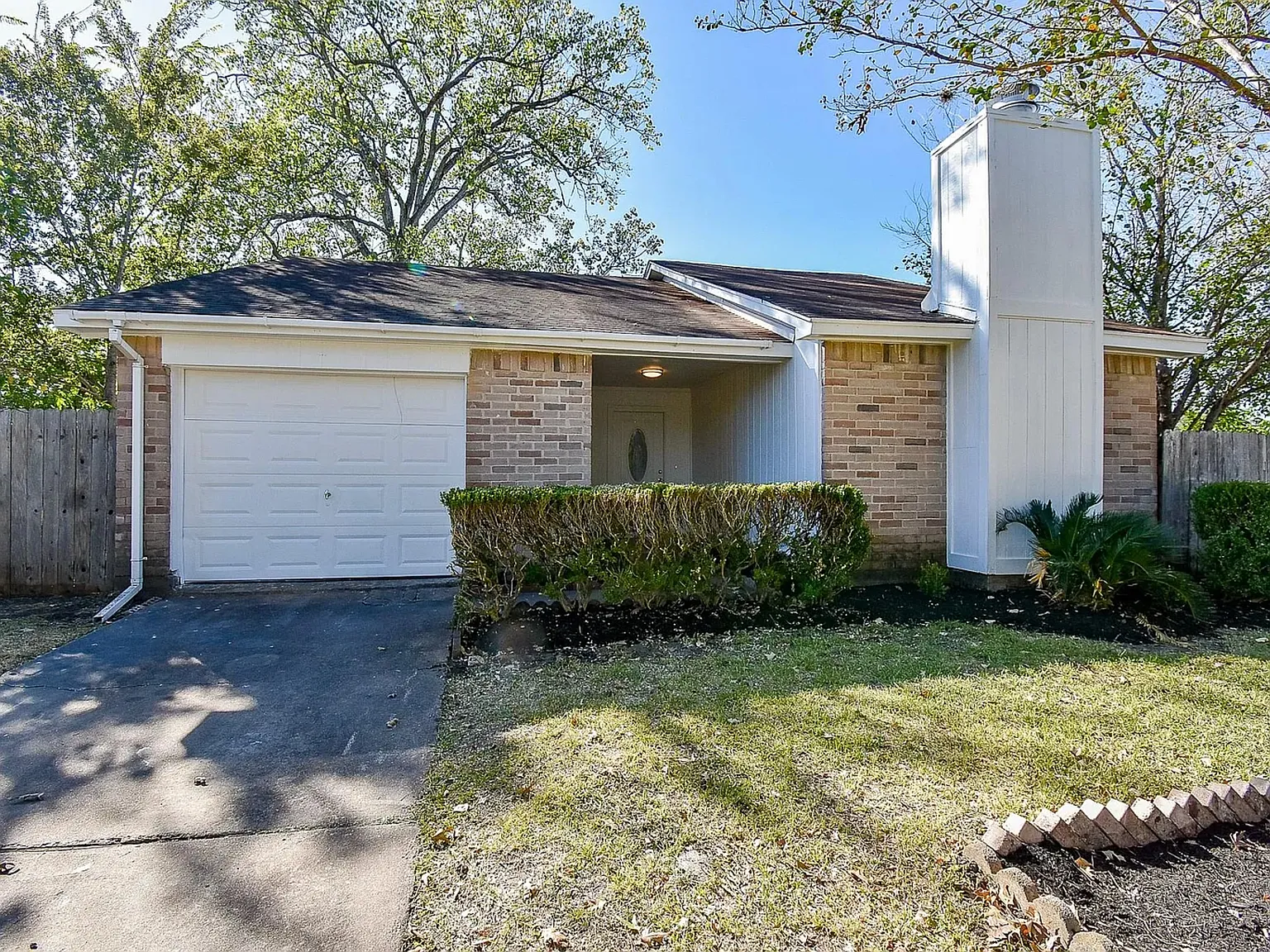 10010 Tahoka Ln — Photo 3