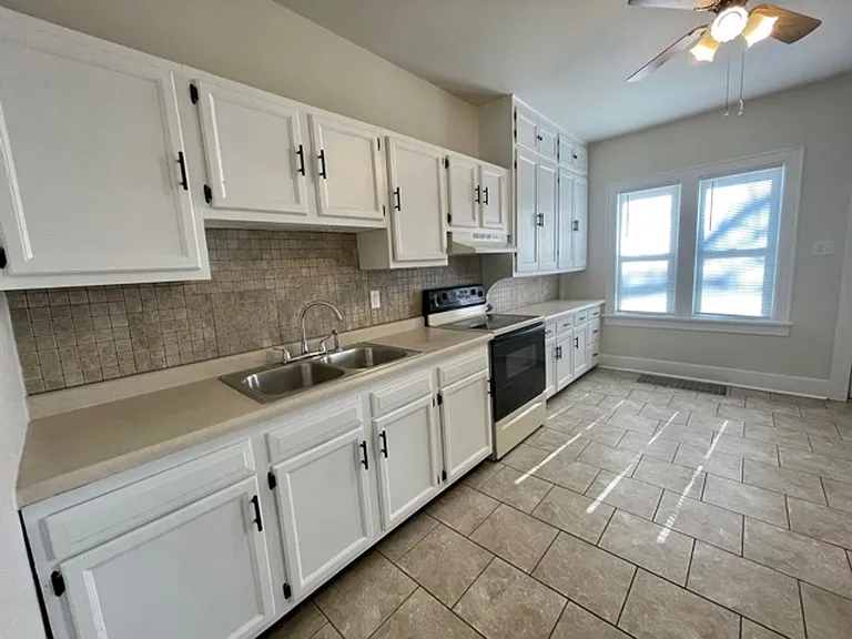303 S Taylor St — Photo 3