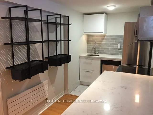 172 Davisville Ave #B — Photo 8