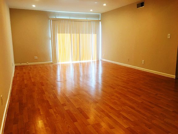 3rd image of 18620 Hatteras St Unit 278