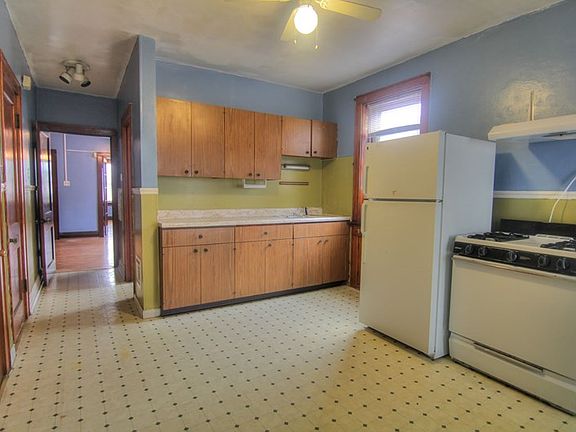 2nd image of 3716-3718 Winnebago St