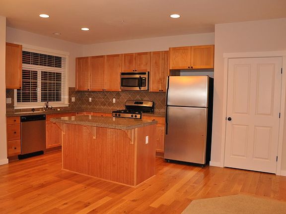 3rd image of 15240 NE 15th Pl APT B