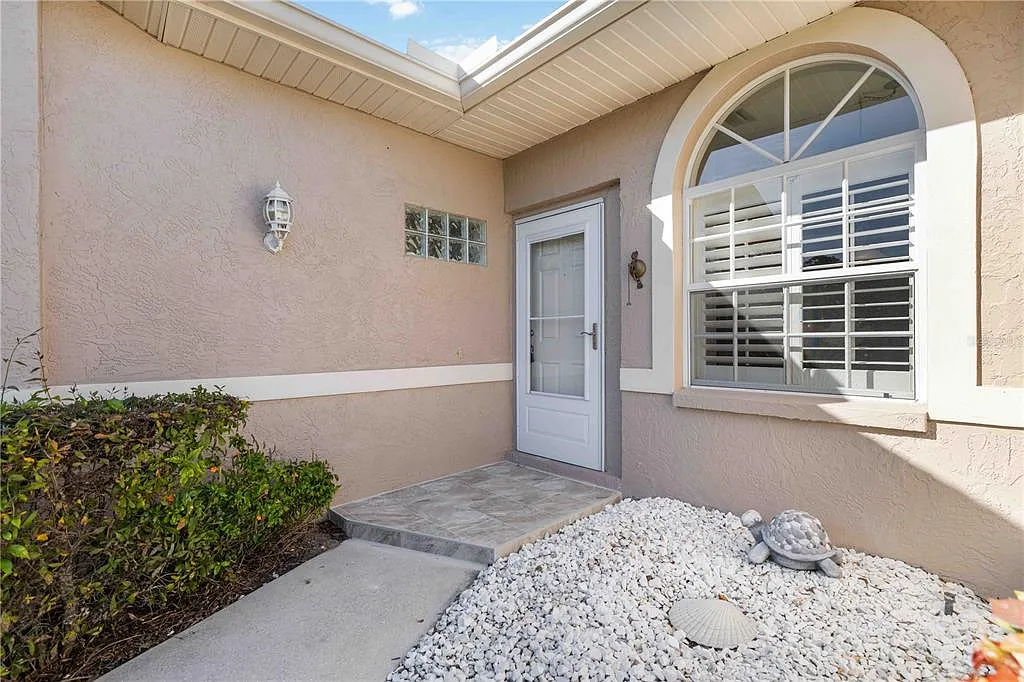 2 bed, 2.0 bath, 1585 sqft, $5,500 — Photo 2