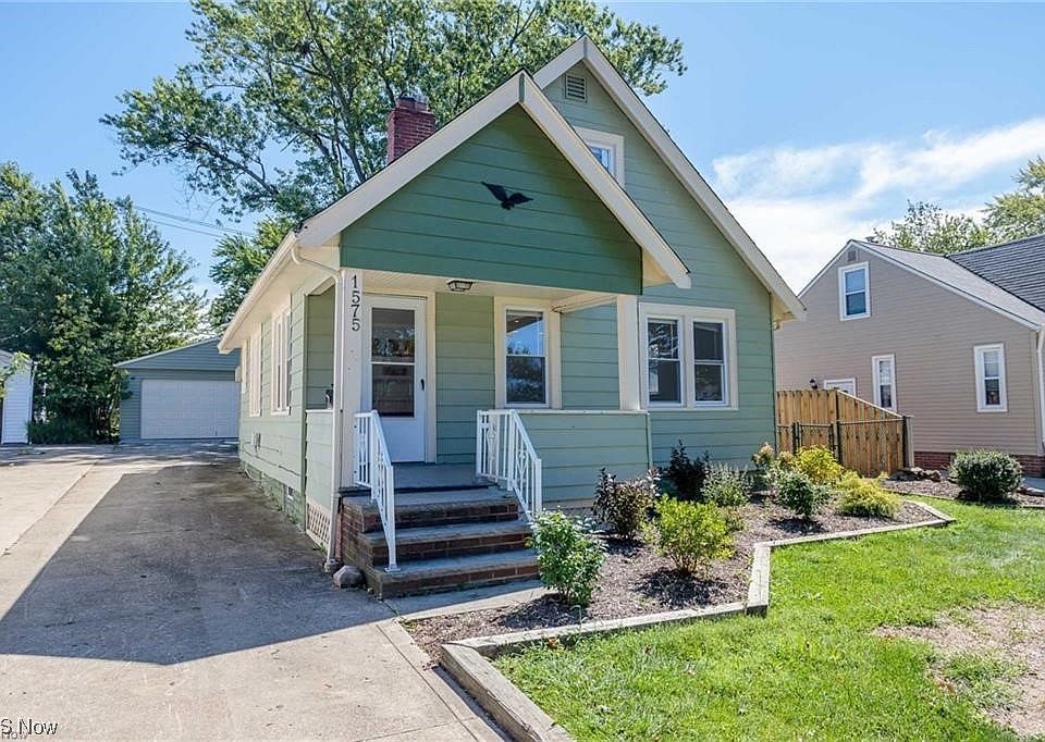 1st image of 1575 Longwood Dr