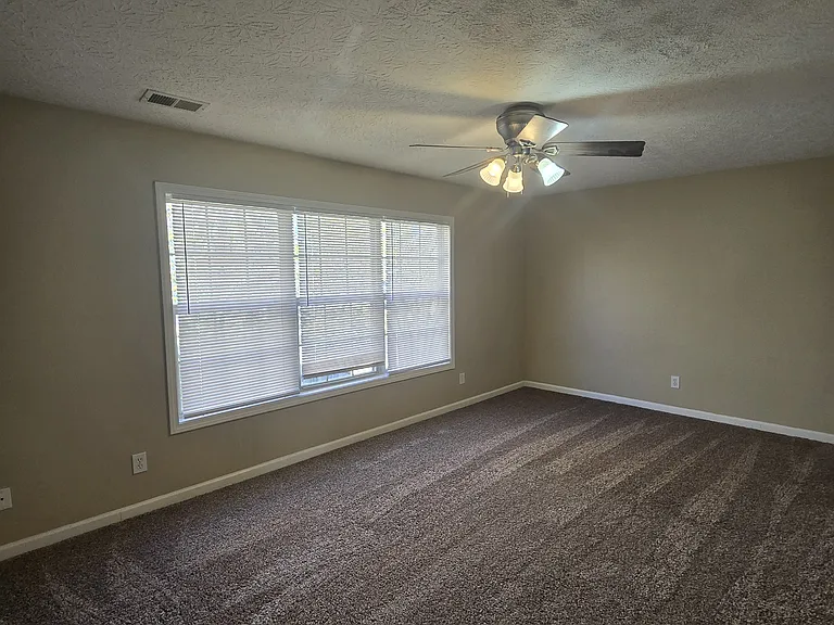 609 Hopewell Park — Photo 9