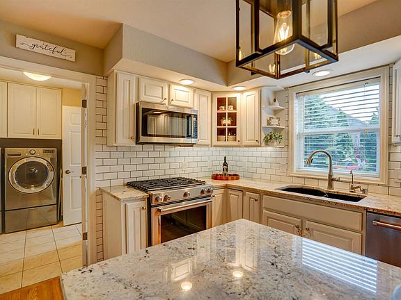 5th image of 2123 Essex Dr