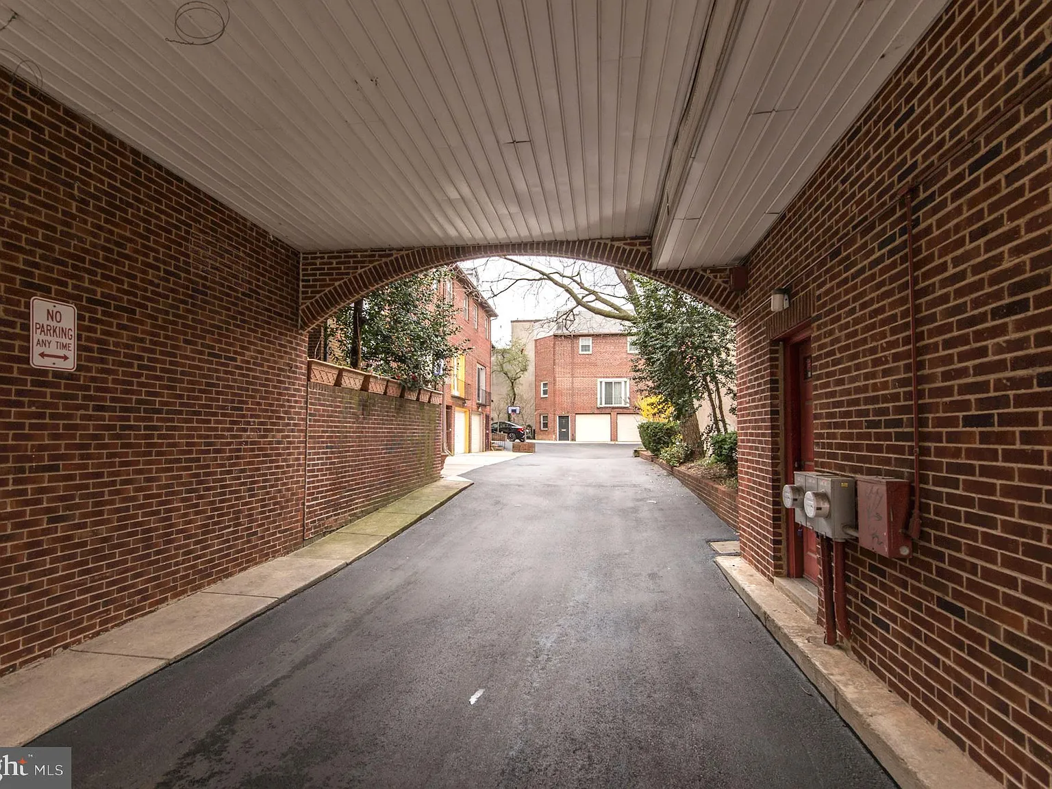 3 bed, 2.5 bath, 1632 sqft, $4,400 — Photo 4