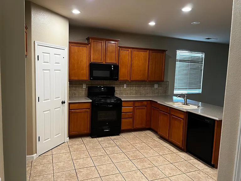 8675 W Wing Dr — Photo 4