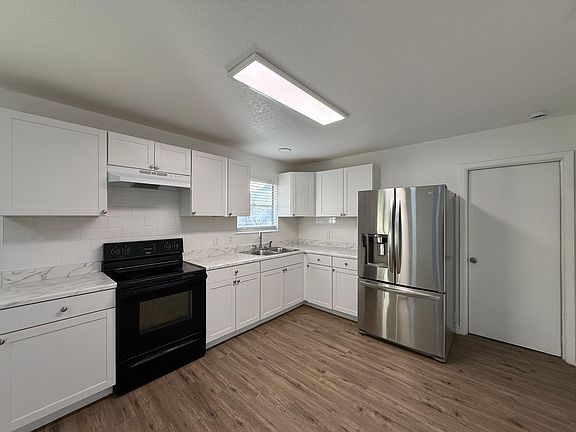 5th image of 5522 Crystal Valley St