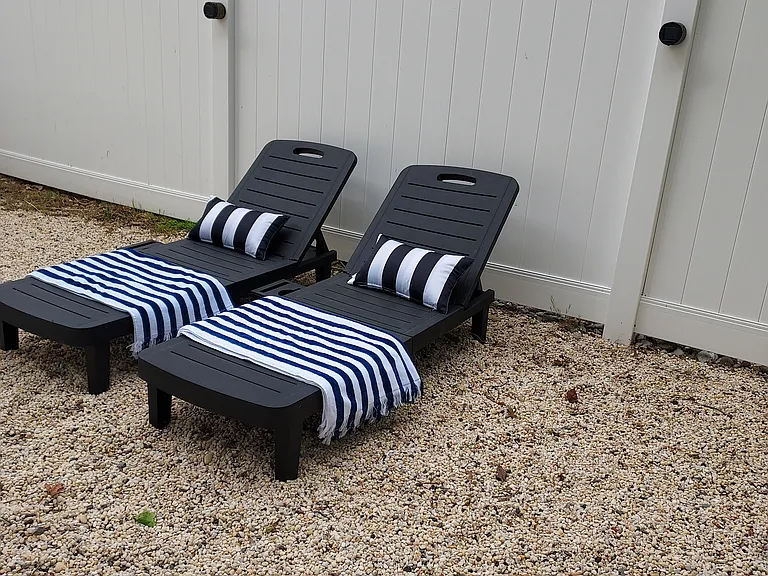 back yard lounge chairs