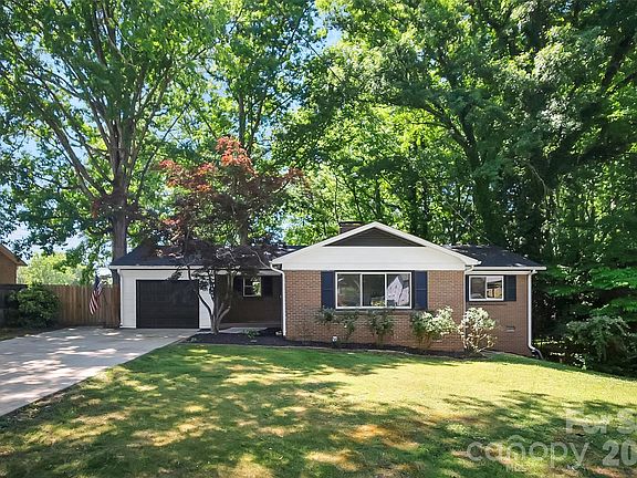 2nd image of 1815 Taylor Dr