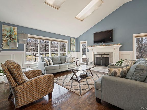 3rd image of 25 Cliff Road W