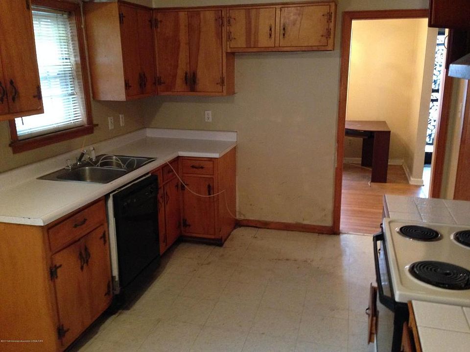 2nd image of 1776 Vicksburg Dr