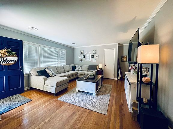 3rd image of 1587 Estate Dr