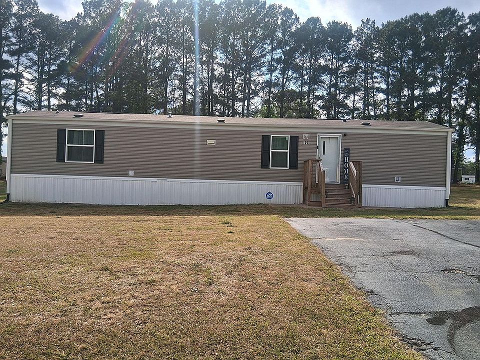 Spacious yard! Parks 4 cars.