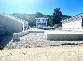 317 7th St, Rocky Top, TN 37769
